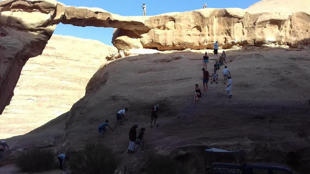 Bedouin Holidays Camp And Jeep Tours Hotel Wadi Rum Luaran gambar